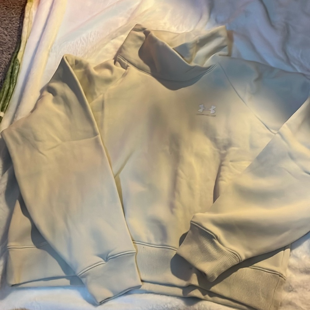 Medium, cream, underarmour sweatshirt